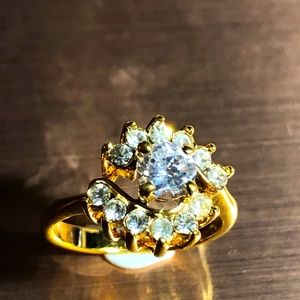 Cubic Zirconia Diamond Gemstone Ring Gold Toned Size 6